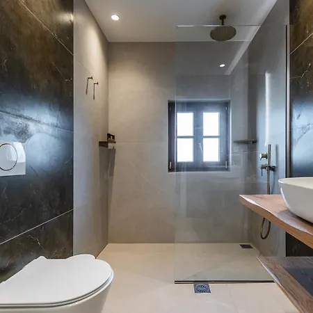Pnoe Luxe & Spa, Naxos Town アパート